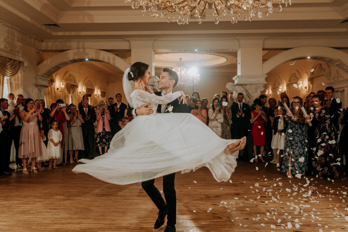 Biały Pałac Niesięcin - pierwszy taniec młodej pary